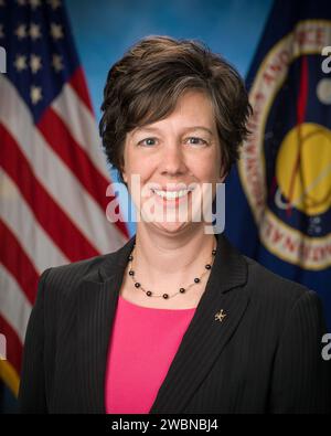 Portrait officiel de la directrice de vol de la NASA Holly E. Ridings pris le 2 février 2016 dans le bâtiment 8, salle 183, Studio photo. Banque D'Images