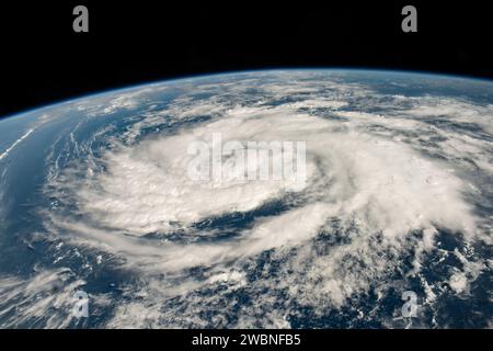 Iss070e007626 (20 octobre 2023) --- Une tempête est photographiée dans la mer d'Arabie à moins de 700 miles au large des côtes d'Oman alors que la Station spatiale internationale orbitait à 260 miles au-dessus. Banque D'Images