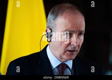 Bogota, Colombie. 11 janvier 2024. Le vice-premier ministre irlandais et ministre des Affaires étrangères et de la Défense, Micheal Martin, lors d'une conférence de presse au Palais San Carlos de Bogota le 11 janvier 2023. Le vice-premier ministre s'est rendu en Colombie après avoir célébré 25 ans de relations diplomatiques entre la Colombie et l'Irlande, le vice-premier ministre a exprimé son soutien au processus de paix du président Gustavo Petro et a parlé de la guerre entre israël et le hamas et de l'escalade de la violence en Équateur. Photo par : Sebastian Barros/long Visual Press crédit : long Visual Press/Alamy Live News Banque D'Images