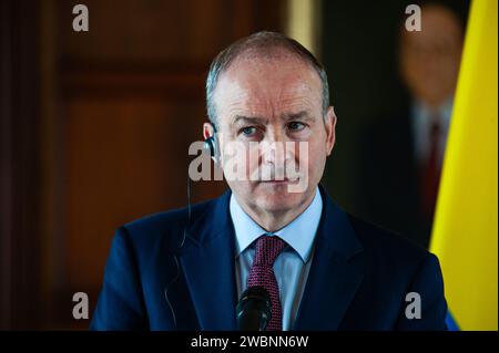 Bogota, Colombie. 11 janvier 2024. Le vice-premier ministre irlandais et ministre des Affaires étrangères et de la Défense, Micheal Martin, lors d'une conférence de presse au Palais San Carlos de Bogota le 11 janvier 2023. Le vice-premier ministre s'est rendu en Colombie après avoir célébré 25 ans de relations diplomatiques entre la Colombie et l'Irlande, le vice-premier ministre a exprimé son soutien au processus de paix du président Gustavo Petro et a parlé de la guerre entre israël et le hamas et de l'escalade de la violence en Équateur. Photo par : Sebastian Barros/long Visual Press crédit : long Visual Press/Alamy Live News Banque D'Images