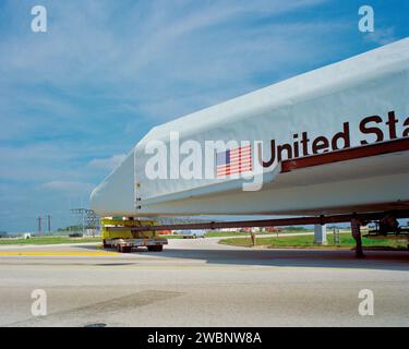 La maquette de la navette Pathfinder a été déplacée de Turn Basin à Vehicle Assembly Building au Kennedy Space Center le 5 avril 1978, pour la formation, les vérifications d'ajustement et la répétition avant d'être exposée au U.S. Space and Rocket Center. Banque D'Images