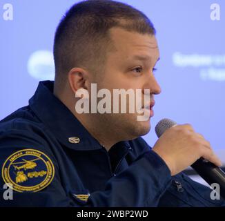 Le chef adjoint de Rosaviatsiya (Agence fédérale russe pour le transport aérien) Yadrov Victor Dmitrievich tient une réunion de préparation à l’atterrissage de Soyouz avec des équipes de la NASA, de l’ESA et de Roscosmos le mardi 4 février 2020, à l'hôtel Cosmonaut à Karaganda, Kazakhstan. Les équipes se préparent pour l’atterrissage jeudi 6 février des équipages de l’expédition 61 Christina Koch de la NASA, Alexander Skvortsov de l’agence spatiale russe Roscosmos et Luca Parmitano de l’ESA (Agence spatiale européenne). Koch reviendra sur Terre après avoir enregistré 328 jours dans l'espace --- le plus long vol spatial de l'histoire par une femme --- en tant que Banque D'Images