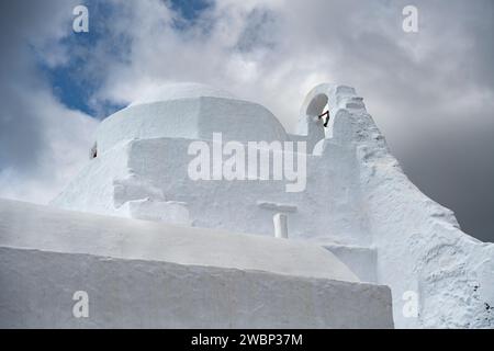 Extérieur de l'église Panagia Paraportiani ou 'notre Dame de la porte latérale' dans la ville de Mykonos, île de Mykonos, mer Égée du Sud, Grèce Banque D'Images