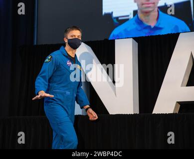 L'astronaute de la NASA Matthew Dominick annonce le 9 décembre 2020 qu'il fait partie de l'équipe initiale de 18 astronautes éligibles pour les premières missions Artemis sur et autour de la Lune. Originaire du Colorado, Dominick a été sélectionné comme astronaute de la NASA en 2017. Les astronautes Joseph Acaba, Jessica Meir, Anne McClain et Jessica Watkins se sont joints à lui à l'événement. Le vice-président Mike Pence a fait cette annonce à la clôture d'une réunion du Conseil national de l'espace qu'il présidait au Centre Apollo/Saturn V du complexe des visiteurs du Kennedy Space Center en Floride. Dans le cadre du programme Artemis, la NASA va l Banque D'Images