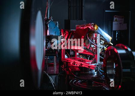 L'instrument HARP2 a subi des tests d'étalonnage au Goddard Space Flight Center de la NASA le 4 octobre 2022. HARP2 est l'un des trois instruments de l'observatoire PACE de la NASA, conçu et construit par l'Institut de la Terre et de l'espace de l'UMBC pour étudier le plancton, les aérosols, les nuages et les écosystèmes océaniques. Banque D'Images