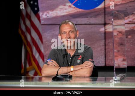 Thomas Zurbuchen, administrateur associé de la NASA, Direction des missions scientifiques, participe à une conférence de presse post-lancement de Mars 2020 au Kennedy Space Center de la NASA en Floride le 30 juillet 2020. La fusée Atlas V 541 de la United Launch Alliance a décollé du complexe de lancement spatial 41 de la station aérienne de Cape Canaveral à 7:50 h HAE, transportant le rover Perseverance de Mars et l’hélicoptère Ingenuity de l’agence. Le rover fait partie du programme d’exploration de Mars de la NASA, un effort à long terme d’exploration robotique de la planète rouge. Le rover cherchera des conditions habitables dans le passé antique et des signes de Banque D'Images