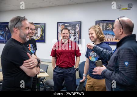 L’équipe PACE de la NASA s’est entretenue avec les médias le 3 janvier 2024 à l’Astrotech Space Operations Facility près du Kennedy Space Center, en Floride. PACE recueillera des données océaniques et atmosphériques, surveillera les échanges de dioxyde de carbone, suivra la qualité de l'air et évaluera la santé des océans avant le lancement sur SpaceX Falcon 9 à partir du Space Launch Complex 40. Banque D'Images