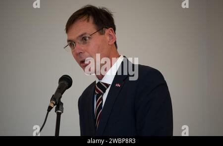 Harm van de Wetering, directeur du Bureau spatial des pays-Bas, prononce un discours lors de la cérémonie de signature des accords d'Artemis le 1er novembre 2023 à Washington. Les pays-Bas se joignent à eux en tant que 31e pays, soutenant la coopération internationale du programme Artemis de la NASA. Banque D'Images