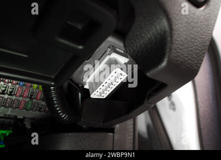 Port OBD2 ou OBDII pour le diagnostic de l'unité de commande électronique ou du module ECU dans une voiture, concept de service d'entretien de voiture Banque D'Images