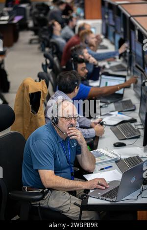 L’équipe de lancement d’Artemis I a réalisé une simulation de compte à rebours dans la salle de tir 1 du Launch Control Center de la NASA le 3 février 2020. Sous la direction de Charlie Blackwell-Thompson, directeur du lancement, près de 100 ingénieurs d’Orion, de SLS et d’exploration Ground Systems ont pratiqué des défis simulés et des procédures de compte à rebours finales pour préparer le premier vol d’essai intégré d’Orion et de SLS, qui soutiendra la première femme et le prochain homme atterrissant sur la Lune. Banque D'Images