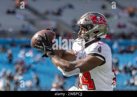 Charlotte, NC États-Unis : le Wide Receiver des Buccaneers de Tampa Bay Chris Godwin (14) fait une réception lors d'un match de la NFL contre les Panthers de la Caroline à Bank of Banque D'Images