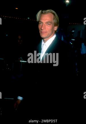 Los Angeles, Californie, USA 6 novembre 1996 l'acteur Julian Sands assiste à la première de Miramax films 'The English patient' de l'American film Institute au Mann Bruin Theatre le 6 novembre 1996 à Los Angeles, Californie, USA. Photo de Barry King/Alamy stock photo Banque D'Images