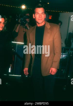 Los Angeles, Californie, Etats-Unis 6 novembre 1996 l'acteur Patrick Swayze assiste à la première de Miramax films 'The English patient' de l'American film Institute au Mann Bruin Theatre le 6 novembre 1996 à Los Angeles, Californie, Etats-Unis. Photo de Barry King/Alamy stock photo Banque D'Images