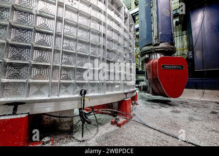 L'usinage du tunnel, de la cloison arrière et du canon du réservoir sous pression Artemis III Orion a lieu chez Ingersoll machine Tool, Inc. À Rockford, Illinois, le 28 septembre 2020. Banque D'Images