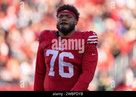 7 janvier 2024 ; Santa Clara, Californie, États-Unis; les 49ers de San Francisco gardent Jaylon Moore (76 ans) au troisième quart-temps contre les Rams de Los Angeles au Levi’s Stadium. Crédit obligatoire : Stan Szeto-image du sport Banque D'Images
