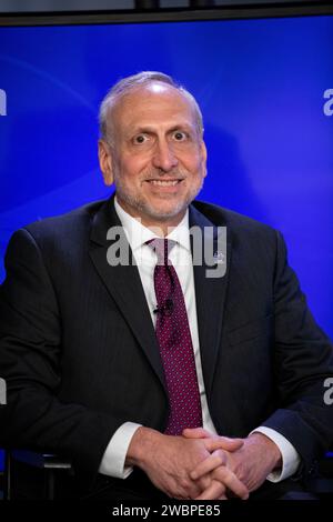 Steve Jurczyk, administrateur associé de la NASA, participe à un point de presse à l’auditorium du Centre spatial Kennedy de l’agence en Floride, le 22 mai 2020, après la conclusion de l’examen de l’état de préparation en vol de la mission SpaceX Demo-2 de la NASA, avec les astronautes Robert Behnken et Douglas Hurley, à la Station spatiale internationale. Ce sera le dernier test en vol de SpaceX pour le programme commercial Crew de la NASA. Behnken et Hurley voleront vers le laboratoire orbital dans un vaisseau spatial SpaceX Crew Dragon, lancé au sommet d’une fusée Falcon 9 depuis le complexe de lancement 39A. Liftoff est Banque D'Images