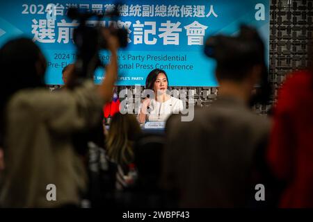 Taipei. 12 janvier 2024. La candidate à la vice-présidence Cynthia W tient la conférence de presse internationale à Taipei, Taiwan le 12/01/2024 par Wiktor Dabkowski crédit : dpa/Alamy Live News Banque D'Images