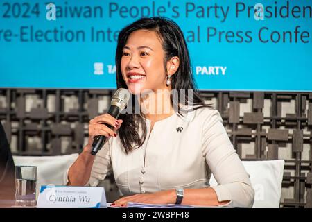 Taipei. 12 janvier 2024. La candidate à la vice-présidence Cynthia W tient la conférence de presse internationale à Taipei, Taiwan le 12/01/2024 par Wiktor Dabkowski crédit : dpa/Alamy Live News Banque D'Images