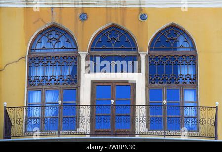 Fenêtres traditionnelles libanaises et balcon. Banque D'Images