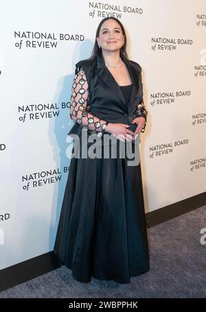 Lily Gladstone vêtue de la robe de Batsheva en collaboration avec Jennifer Younger assiste au gala des prix du National Board of Review 2024 au Cipriani 42nd Street à New York le 11 janvier 2024 Banque D'Images