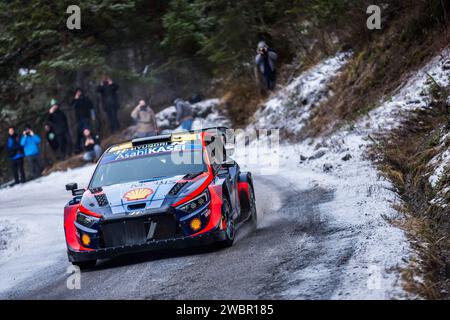 Thierry NEUVILLE (bel), HYUNDAI I20 N Rally1 Hybrid, WRC, action lors des essais précédant le Championnat du monde des voitures de rallye WRC 2024, Rallye Monte Carlo le 10 2024 janvier au Col des Garnets, Bréziers, France - photo Bastien Roux/DPPI crédit : DPPI Media/Alamy Live News Banque D'Images