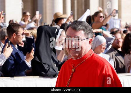 Le nouveau cardinal Christophe Louis Yves Georges Pierre, nonce apostolique aux États-Unis, arrive pour un consistoire à St. Place Pierre au Vatican, le 30 septembre 2023. Banque D'Images