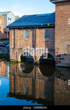 Entrepôt Telfords, un ancien entrepôt côté canal sur le canal Union Shropshire dans la ville de Chester Angleterre Cheshire maintenant un bar et un restaurant Banque D'Images