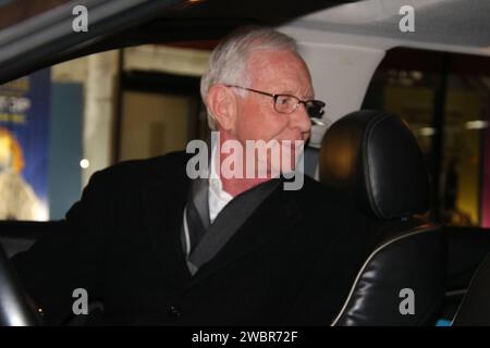 Paley Center, 25 W 52nd St, New York, NY 10019 États-Unis. 11 janvier 2024. Le Capt Chesley Sullenberger arrive au Paley Center de New York pour une vue rétrospective de « Miracle on the Hudson » et de sa « sauvegarde » historique du vol 1549 d’US Airways, un programme ancré par la radiodiffuseur Katie Couric. Crédit : ©Julia Mineeva/EGBN TV News/Alamy Live News Banque D'Images