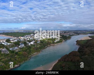 Grande maison en bord de mer Gannel estuaire Cornwall UK drone , aérienne , vue depuis les airs Banque D'Images