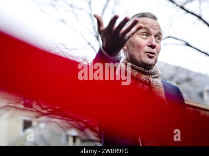 LA HAYE - Eric van der Burg, secrétaire d'État sortant à la Justice et à la sécurité, s'adresse à la presse au Binnenhof avant la réunion hebdomadaire du cabinet, la première depuis les vacances de Noël. ANP SEM VAN DER WAL pays-bas Out - belgique Out Banque D'Images