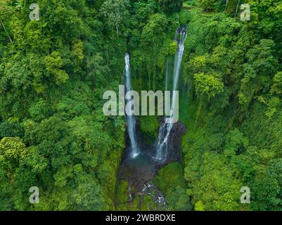 Vue aérienne de la cascade de Sekumpul sur l'île de Bali, Indonésie Banque D'Images