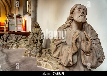 Skulpturengruppe der Römisch-katholischen Kirche St-Grégoire oder St. Gregor à Ribeauville, Elsass, Frankreich | Groupe de sculpture chez le chat romain Banque D'Images