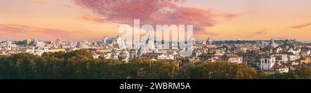 Rome, Italie. Cityscape Skyline avec Panthéon, autel de la patrie et d'autres célèbre Lanmarks dans la vieille ville historique Banque D'Images