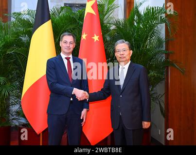 Pékin, Chine. 12 janvier 2024. Zhao Leji, président du Comité permanent du Congrès national populaire, rencontre le Premier ministre du Royaume de Belgique Alexander de Croo à Pékin, capitale de la Chine, le 12 janvier 2024. Crédit : Zhang Ling/Xinhua/Alamy Live News Banque D'Images