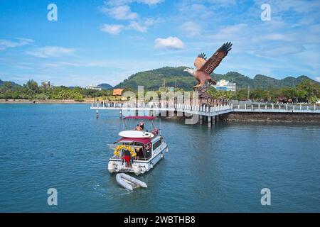 Explorez Langkawi et son île de 99 en bateau charter Banque D'Images