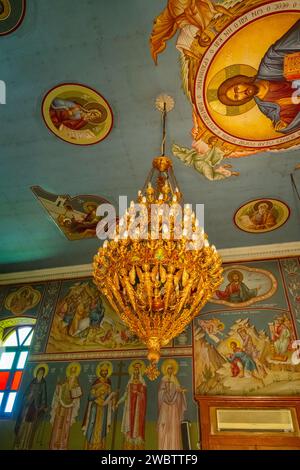 Intérieur de l'église orthodoxe grecque de Saint-Georges à Spartochori sur l'île grecque Ionienne de Meganisi Banque D'Images