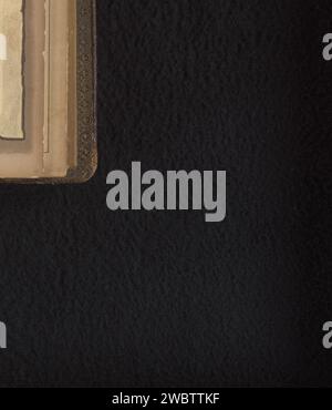 Portrait d'un homme à la barbe, Daniel Sargeant Stacy, d'après Anonymous, 1872 - 1891 photographie de cabinet. Impression photomécanique sur le magazine d'albums, autour du passe-partout, reproductions d'estampes provenant, entre autres, d'un visage sur Old Trinity Church et de l'Hudson à New York. Cette photo fait partie d'un album. papier. support photographique. impression d'albumen en carton / bloc d'impression personnes historiques. homme adulte. barbe. publicité Banque D'Images