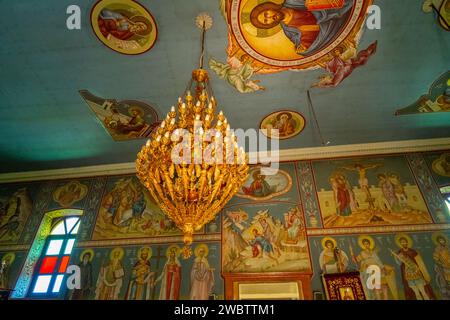 Intérieur de l'église orthodoxe grecque de Saint-Georges à Spartochori sur l'île grecque Ionienne de Meganisi Banque D'Images