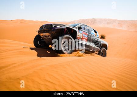 205 YACOPINI Juan Cruz (arg), OLIVERAS CARRERAS Daniel (spa), Overdrive Racing, Toyota Hilux, FIA Ultimate, FIA W2RC, action pendant l'étape 6 « 48 heures Chrono » du Dakar 2024 du 11 au 12 janvier 2024 autour de Subaytah, Arabie Saoudite - photo Antonin Vincent/DPPI crédit : DPPI Media/Alamy Live News Banque D'Images