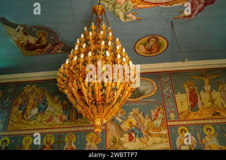 Intérieur de l'église orthodoxe grecque de Saint-Georges à Spartochori sur l'île grecque Ionienne de Meganisi Banque D'Images