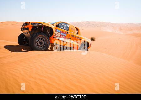 264 WILLEMS Maik (nld), VAN PELT Robert (nld), Bastion Hotels Dakar Team, Toyota Hilux, FIA Ultimate, action lors de l'étape 6 « 48 heures Chrono » du Dakar 2024 du 11 au 12 janvier 2024 autour de Subaytah, Arabie Saoudite - photo Antonin Vincent/DPPI crédit : DPPI Media/Alamy Live News Banque D'Images