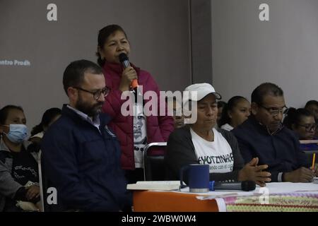 Non exclusif : 11 janvier 2024, Mexico, Mexique : Joaquina Garcia, Mario Gonzalez et avocat Vidulfo Rosales, membres du comité des parents de Banque D'Images