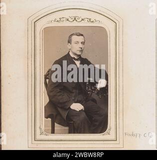 Portrait d'un homme inconnu, Jacob Hohmann, 1863 - 1892 Photographie. Carte de visite cette photo fait partie d'un album. carton. support photographique albumen estampe personnes historiques Banque D'Images