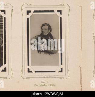 Production d'un portrait peint de Franz Schubert, Anonyme, 1904 - 1905 photographie cette photo fait partie d'un album. support photographique impression argentique sur support photographique personnes historiques. portrait du compositeur Banque D'Images
