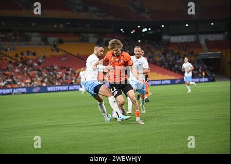 Jez Lofthouse affronte Gabriel Lacerda à la 11e manche du football masculin A-League, Brisbane Roar vs Sydney FC, Suncorp Stadium, Brisbane, Queensland, 6 Banque D'Images