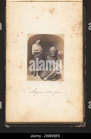 Production d'une reproduction possible d'un tableau d'une fille avec un vieux moine avec une harpe à Ary Scheffer, Anonyme, d'après Ary Scheffer, 1860 - 1900 photographie cette photo fait partie d'un album. support photographique albumen print peinture, dessin et arts graphiques fille (enfant entre tout-petit et jeune). moine(s), frère(s). harpe Banque D'Images