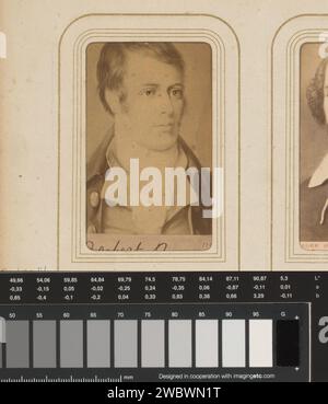 Production photographique d'un portrait peint de Robert Burns à Ernst Hader par Sophus Williams, Sophus Williams, d'après Ernst Hader, 1877 Photographie. Carte de visite cette photo fait partie d'un album. Support photographique Berlin. papier blanc en carton personnes historiques. écrivain, poète, auteur Banque D'Images