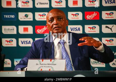 ABIDJAN, CÔTE d'IVORE - JANVIER 12 ; Dr. Prince Motsepe, Président de la CAF lors de la conférence de presse précédant la coupe d'Afrique de la Nation TotalEnergies CAF Banque D'Images