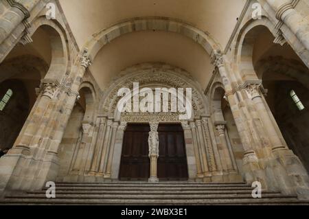 Porche de l'église, cathédrale Saint-Lazare, Autun, département de Saône-et-Loire, France Banque D'Images