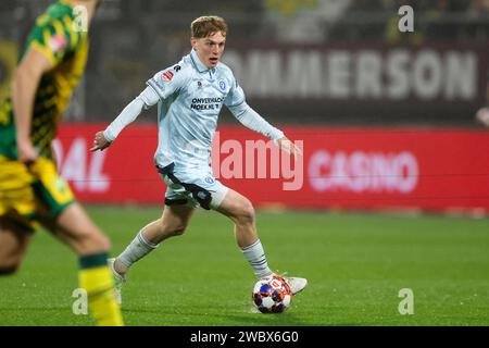 Den Haag, Nederland. 12 janvier 2024. DEN HAAG, NEDERLAND - JANVIER 12 : Simon Colyn de de Graafschap court avec le ballon lors du match néerlandais Keuken Kampioen Divisie entre ado Den Haag et de Graafschap au Bingoal Stadion le 12 janvier 2024 à Den Haag, Nederland. (Photo Hans van der Valk/Orange Pictures) crédit : dpa/Alamy Live News Banque D'Images